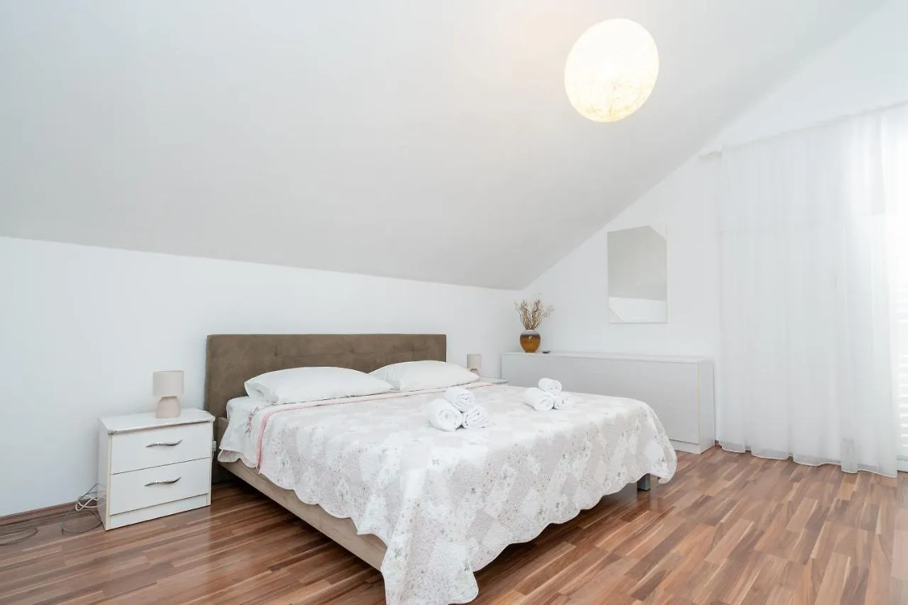 Seaside Holiday House Preko, Ugljan - 18077 0*, Preko Croatia