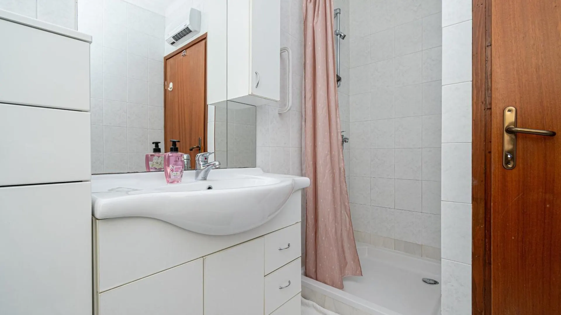 Seaside Holiday House Preko, Ugljan - 18077 Croatia